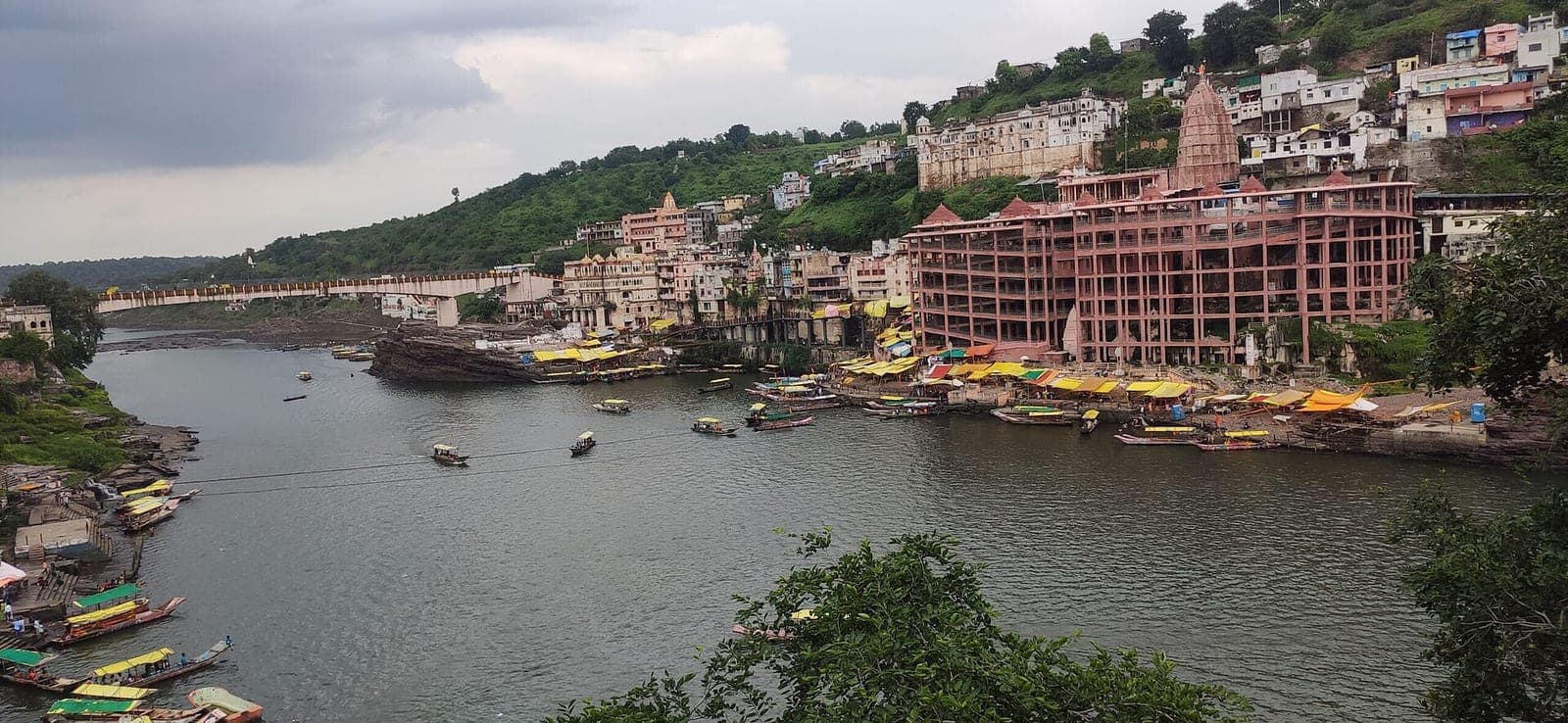 Omkareshwar — temples and ghats