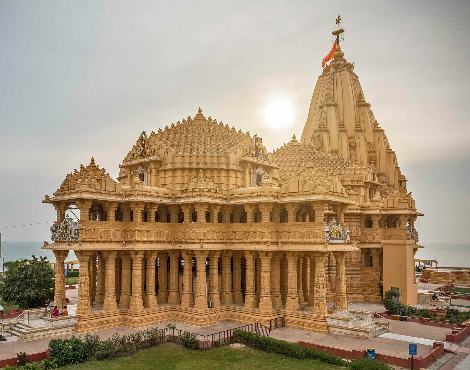 Somnath Jyotirlinga on the Gujarat coast at dusk